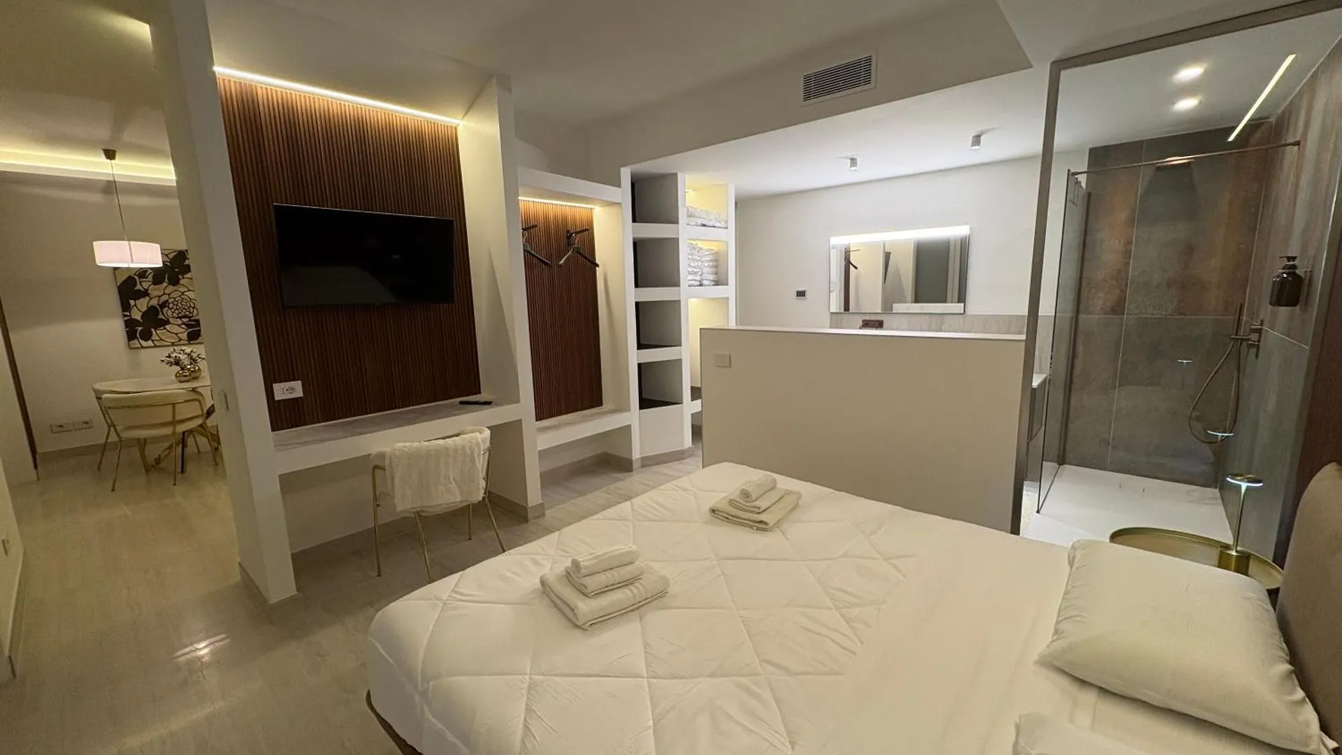 Ram7 Lux Charmant Apartment Gallarate 0*,  Italy