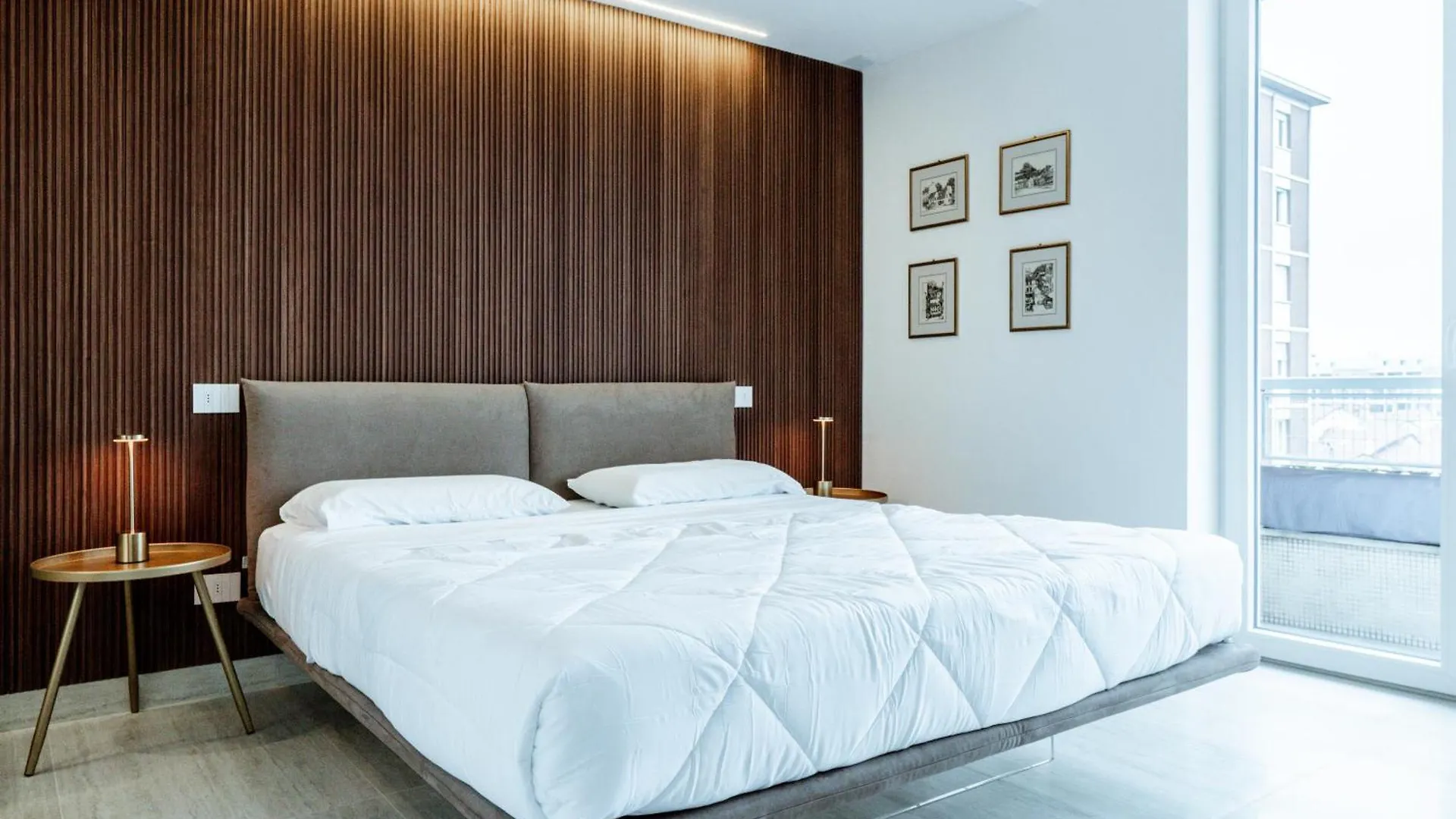Ram7 Lux Charmant Apartment Gallarate 0*,