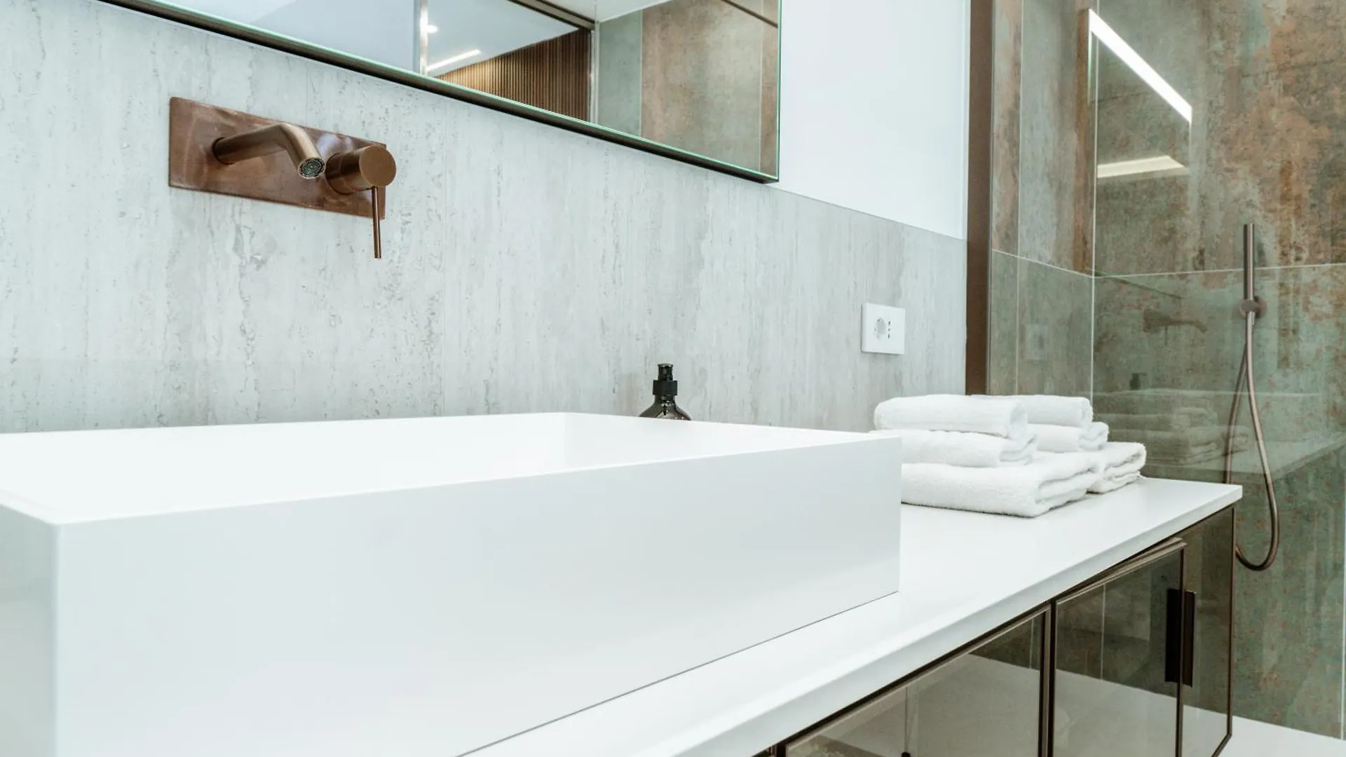 Ram7 Lux Charmant Apartment Gallarate 0*,  Italy